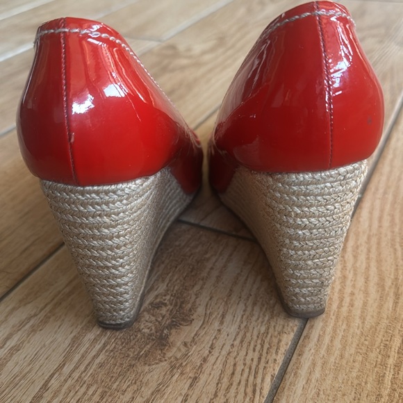 Prada Red Patent Leather Espadrille Wedge Peep Toe Heels Size 39 (8.5-9) - Picture 5 of 16